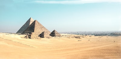 吉萨金字塔的白天
